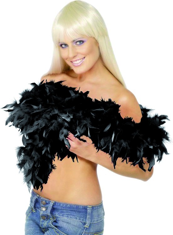 Boa noir luxe en plumes 180 centimètres, 80 grammes environ. Boa noir luxe en plumes 180 centimètres, 80 grammes environ.