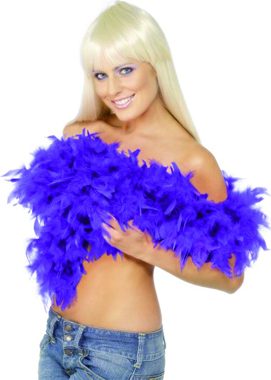 Boa violet luxe en plumes 180 centimètres, 80 grammes environ. Boa violet luxe en plumes 180 centimètres, 80 grammes environ.