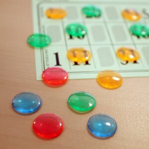 Jeton en plastique pour marquer les cartons pendant les rifles et loto. Jeton effet loupe.
